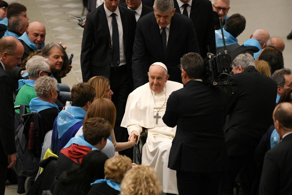 Il Papa agli artigiani: “Le macchine replicano, voi inventate”