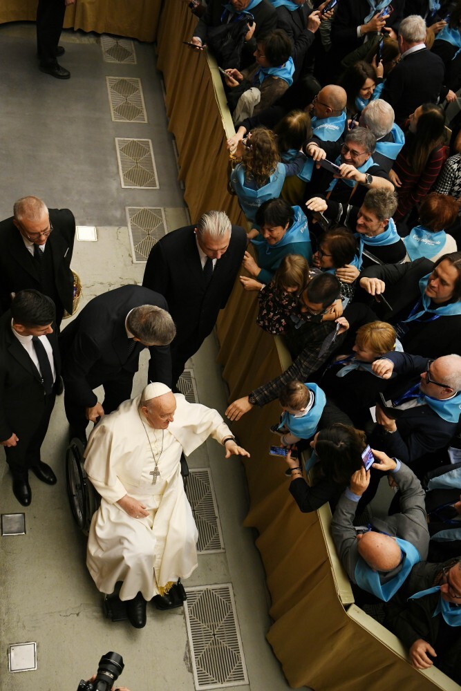 Il Papa agli artigiani: “Le macchine replicano, voi inventate”