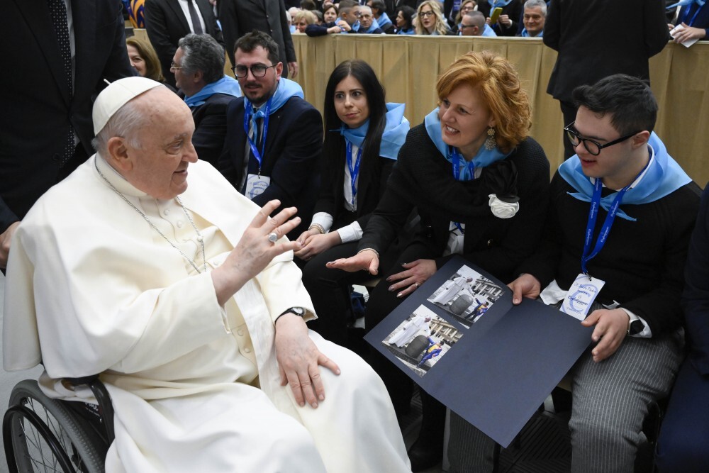 Il Papa agli artigiani: “Le macchine replicano, voi inventate”