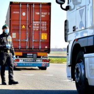 Coronavirus: "Vanno sospesi imposte, mutui, assicurazioni e contributi Inps e Inail"