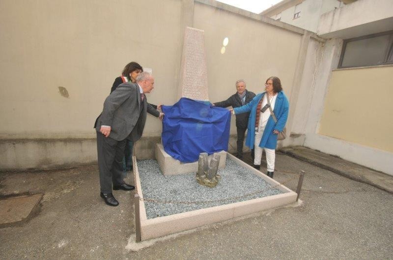 Inaugurata la stele restaurata da Confartigianato in ricordo dei Caduti della Pro Vercelli