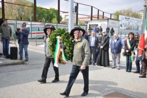 Inaugurata la stele restaurata da Confartigianato in ricordo dei Caduti della Pro Vercelli