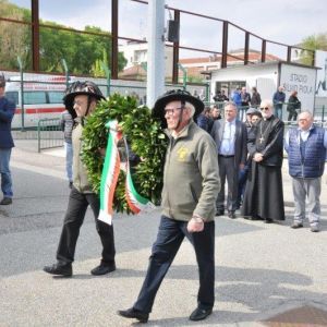 Inaugurata la stele restaurata da Confartigianato in ricordo dei Caduti della Pro Vercelli