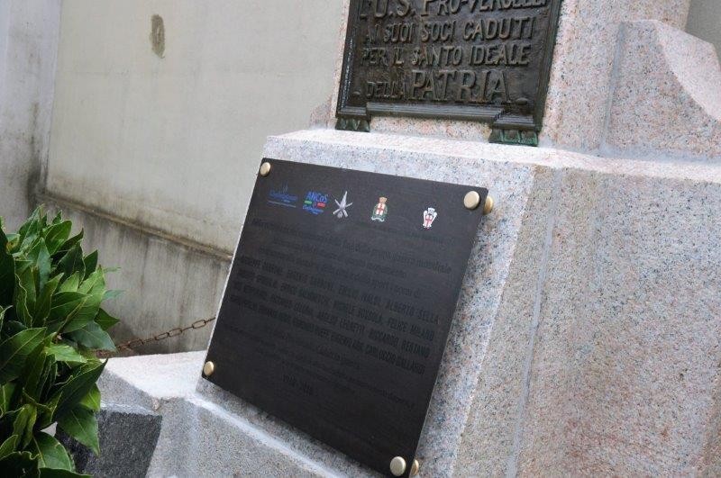 Inaugurata la stele restaurata da Confartigianato in ricordo dei Caduti della Pro Vercelli