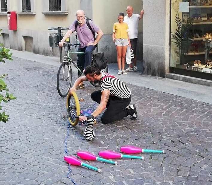 Acrobazie e risate con "Le arti della notte" a Novara organizzato da Confartigianato