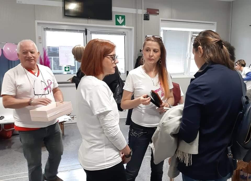 Trucchi e phon in ospedale: è il salone di bellezza delle estetiste e degli acconciatori di Confartigianato