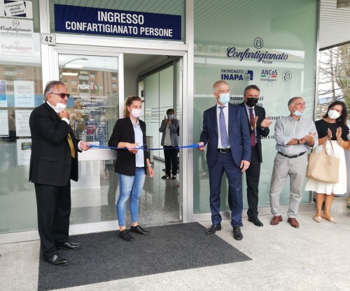 Taglio del nastro per la rinnovata sede di Borgomanero