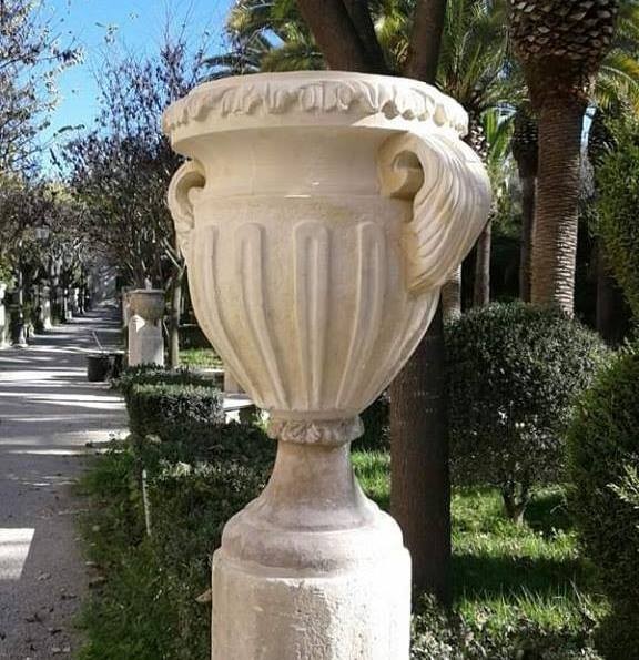 Lo scultore che ha creato i vasi di Montalbano