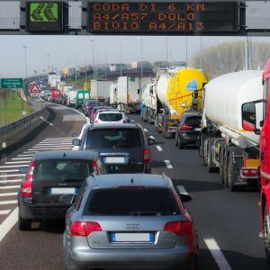 Ecco i giorni con il traffico da bollino nero nel 2019: c'è il calendario dei blocchi per i mezzi pesanti